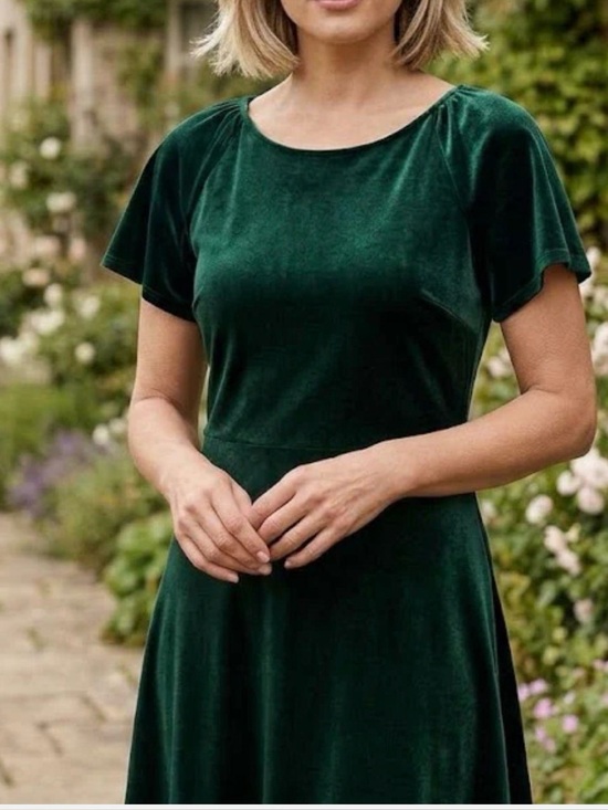 The Children's Place Dresses & Skirts - The Children’s Place Emerald Green Velour Dress Short Sleeve Fit & Flare Sz L